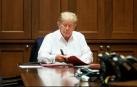 La Casa Blanca difunde imágenes de Trump trabajando desde el hospital