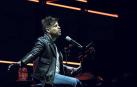 Pablo López llena el Navarra Arena con su piano y su voz de libertad
