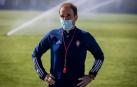 El entrenador de Osasuna, Jagoba Arrasate, con mascarilla en un entrenamiento en Tajonar