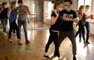 Galería de fotos de parejas bailando en la academia Salsemba de Pamplona. Las escuelas de danza y las academias de baile se están viendo muy afectadas por la crisis de la covid-19.