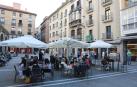 Terrazas llenas de gente en la plaza de San Nicolás el pasado 20 de mayo.