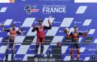 Triunfo de Petrucci en el GP de Francia, con Álex Márquez y Pol Espargaró en el podio