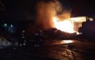 Los Bomberos de Navarra, con el apoyo de la Policía Municipal, se hacen cargo del incendio desatado en la empresa de Servicios Ecológicos de Navarra