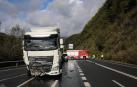 Fotos del accidente mortal registrado este miércoles, 14 de octubre, en la carretera N-121-A, a la altura de Almandoz (Baztan).