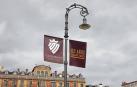Pamplona amanece engalanada con banderolas de Osasuna