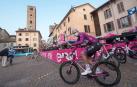 El australiano Hindley se enfunda la maglia rosa a una etapa del final