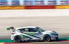 Mikel Azcona estrena al Cupra León en MotorLand