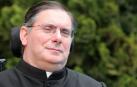 Fallece el sacerdote tetrapléjico Luis de Moya, antiguo capellán de la UN