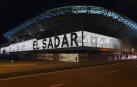 El Sadar, iluminado este viernes.