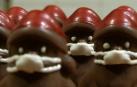 Los polémicos bombones de Papá Noel con mascarilla