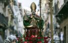 La ciudad de Pamplona celebra este viernes la festividad de su patrón, San Saturnino, con la tradicional procesión y misa en honor al santo y la salida de la comparsa Gigantes y Cabezudos.