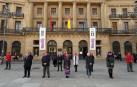 El Gobierno de Navarra, el Parlamento foral, la Delegación del Gobierno en Navarra y el Ayuntamiento de Pamplona han organizado este martes diversos actos para conmemorar el Día Internacional de la Eliminación de la Violencia contra la Mujer.