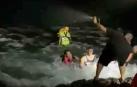 Captura de un vídeo del rescate de los inmigrantes tras el naufragio en Lanzarote.