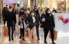 Imágenes de clientes en el centro comercial La Morea en el Polígono Cordovilla el viernes 27.