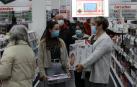 Imágenes de clientes en el centro comercial La Morea en el Polígono Cordovilla el viernes 27.