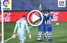 Courtois se lamenta mientras los jugadores del Alavés celebran el gol al Real Madrid