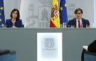 La ministra de Política Territorial y Función Pública, Carolina Darias (i), y el ministro de Sanidad, Salvador Illa, durante la rueda de prensa