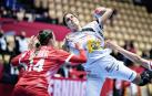 España se desmorona en la segunda parte en su debut en el Europeo