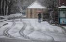 Municipios del Pirineo navarro amanecen con la primera nevada de la temporada y, en Pamplona, la nieve ha comenzado a caer con intensidad a mediodía