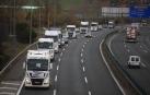 Transportistas navarros marcharon este sábado, 5 de diciembre, por las rondas de Pamplona para protestar contra las medidas del IRPF anunciadas por el Gobierno foral.