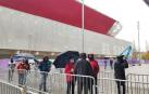 Importantes colas en el Navarra Arena para elegir la asamblea