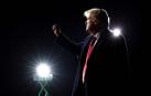 Trump carga contra miembros del partido en su primer mitin tras la derrota