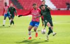 El Granada frustra el primer triunfo oscense con dos goles en la recta final