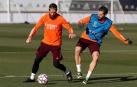Los jugadores del Real Madrid Sergio Ramos y Nacho Fernández durante el entrenamiento previo al Borussia Mönchengladbach.