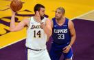 Marc Gasol, ante Nicolas Batum.