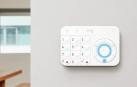 Imagen del dispositivo de seguridad 'Ring Alarm' instalado en un domicilio