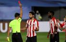 Raúl García fue expulsado por doble amarilla en el partido contra el Real Madrid.
