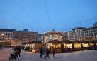 Las 27 casetas de productos artesanales y de comercio justo de la Feria de Navidad de la plaza del Castillo ya están abiertas. El recinto está vallado, con dos puntos de acceso para controlar el aforo.