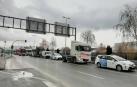 Una caravana de 200 vehículos recorre las rondas de Pamplona contra la nueva tributación del IRPF