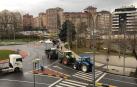 Una caravana de 200 vehículos recorre las rondas de Pamplona contra la nueva tributación del IRPF