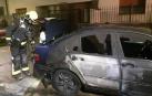 Se incendia un vehículo en plena calle en Peralta