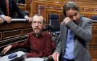 Pablo Echenique, junto al emocionado líder de Unidas Podemos, Pablo iglesias.