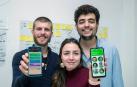 Jorge Terreu (i), junto a Pedro Malo (d) que se encarga de la parte técnica, y María Martínez (c) becaria de la empresa.