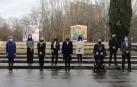 Responsables políticos con algunos de los navarros residentes en el exterior que han participado en el encuentro.