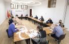 Momento de la reunión del Consejo de Diálogo Social celebrada hoy en el Palacio de Navarra.