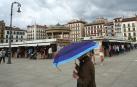 Los libreros sobreviven a la tormenta en la Feria del Libro de Pamplona