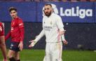 Benzema hace un gesto de incredulidad durante el partido.