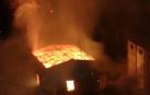 Arde de madrugada el edificio de la antigua harinera de Miluce