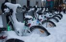 Aparece bajo la nieve el cadáver de un hombre en una calle de Madrid
