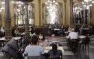 Interior del Café Iruña de Pamplona.