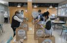 La Fundación Tudela Comparte acaba de abrir el Obrador que, a través de la venta de comida para llevar, ya ha contratado a dos mujeres en situación de exclusión. Se suma a su comedor social, su economato para familias y su labor de formación