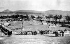 La pista para saltos de obstáculos y doma se adecentó en los terrenos del Club de Tenis en 1947. En la foto, las pruebas del año 1954.