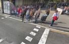 Paso de cebra en la Plaza Cataluña de Barcelona.