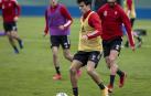 Adrián regresa con el grupo