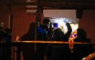 Investigadores, en el lugar donde ha aparecido el cadáver en Redondela.