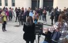 Protesta contra la sentencia al director de la agencia Dana Models